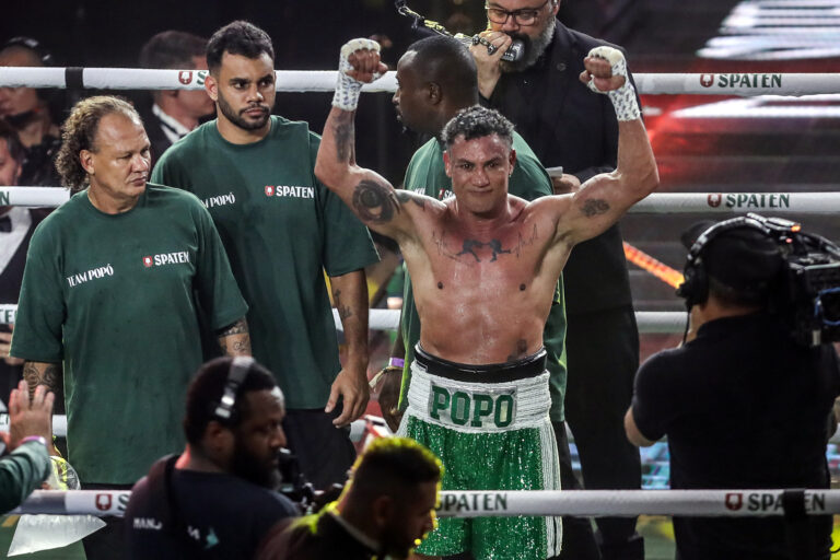 Luta entre Popó Freitas e Wanderlei Silva terminou com confusão generalizada no Spaten Fight Night (Foto: Gaspar Nóbrega/Inovafoto)