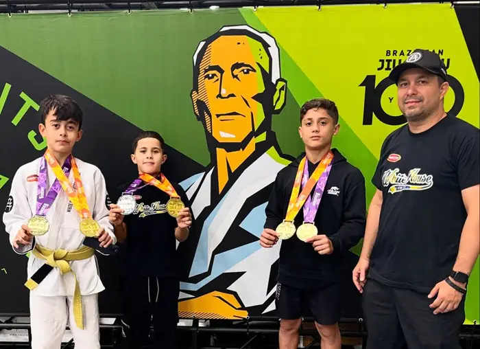 Trio da White House Jiu-Jitsu School brilhou sob o comando do professor Diogo Dutra (Foto reprodução)