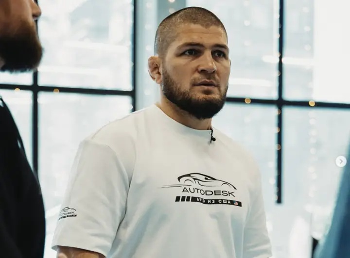 Ex-campeão peso-leve do UFC, Khabib Nurmagomedov se aposentou do MMA em 2020 com um cartel invicto (Foto: Reprodução)
