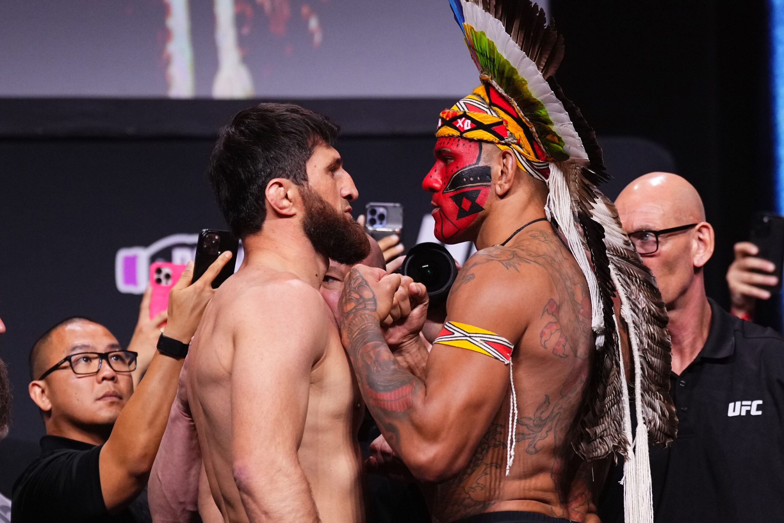 Magomed Ankalaev e Alex Poatan fazem a revanche no main event do UFC 320 (Foto: Jeff Bottari/Zuffa LLC)