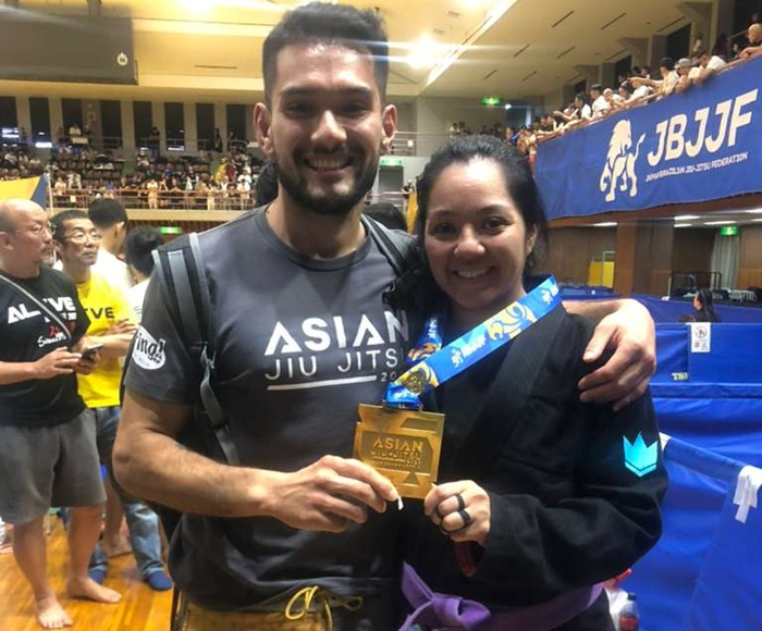 Mayck Uehara celebra título da sua aluna em competição internacional (Foto reprodução)

