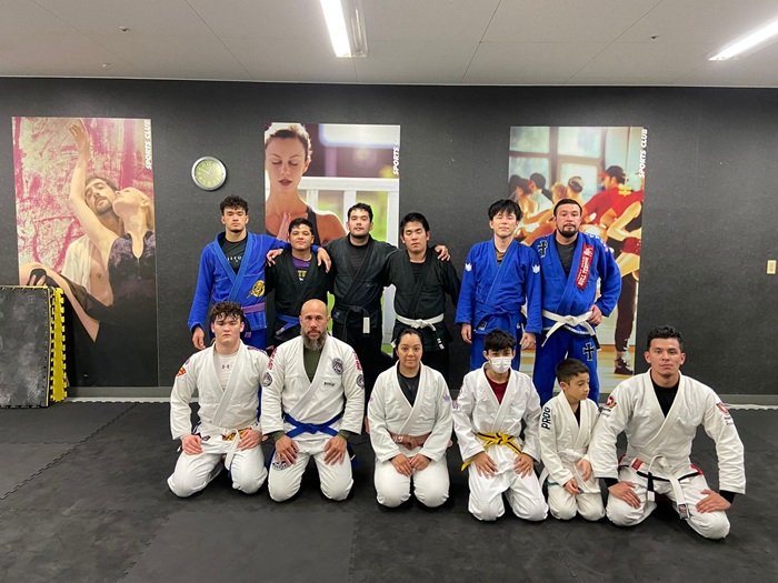 No Japão, Mayck Uehara se destacou por seu trabalho como professor (Foto reprodução)