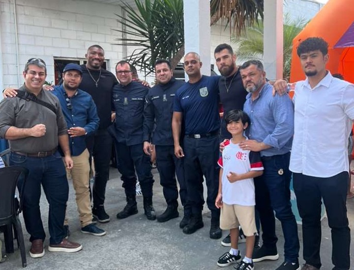 Representando a equipe, os lutadores Oton Jasse, Pedro Alex “Bombom” e Yan Oliveira participaram da ação (Foto: Divulgação)