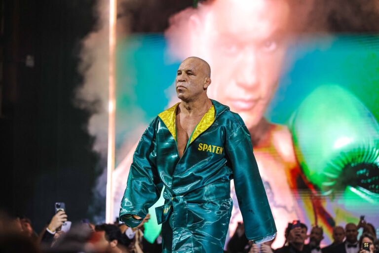 Wanderlei Silva afirmou que quebrou o nariz em quatro partes e também as orbitas dos olhos (Foto: William Lucas/Inovafoto)