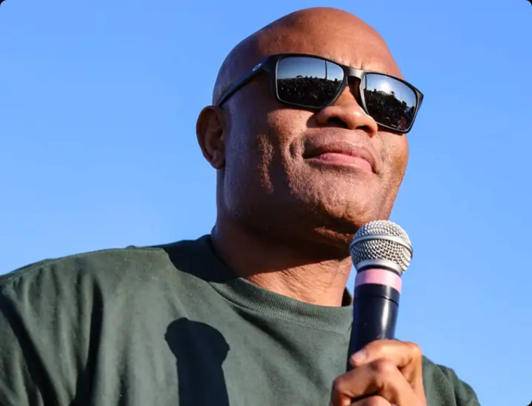 Aos 50 anos, Anderson Silva vai enfrentar Tyron Woodley em duelo de Boxe nesta sexta-feira (19) (Foto: Dai Bueno)