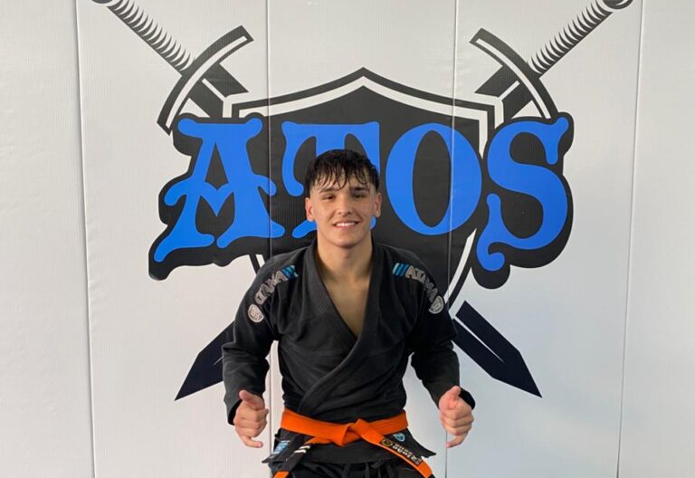 João é atleta da Atos Jiu-Jitsu, sob a orientação dos professores Jean Fontoura e Lucas Foguinho (Foto: Reprodução)