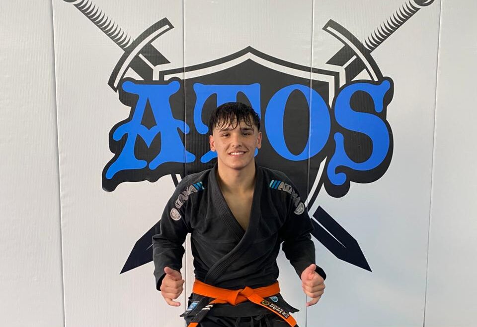 João é atleta da Atos Jiu-Jitsu, sob a orientação dos professores Jean Fontoura e Lucas Foguinho (Foto: Reprodução)
