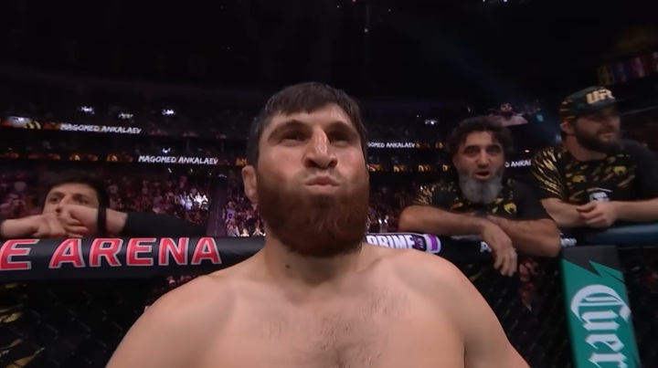 Empresário de Ankalaev, Ali Abdelaziz falou sobre dificuldades que o russo teve na preparação para a revanche contra Poatan (Foto: Reprodução/UFC)