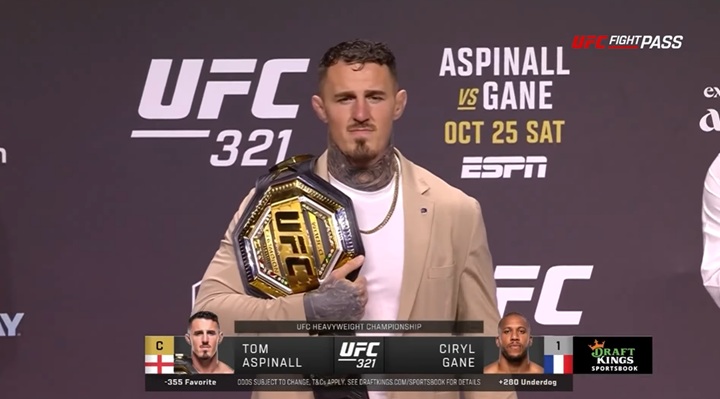 Pai de Tom Aspinall vem reclamando dos valores que o filho recebe no UFC e vê seu futuro dentro do Boxe (Foto: Reprodução/UFC)