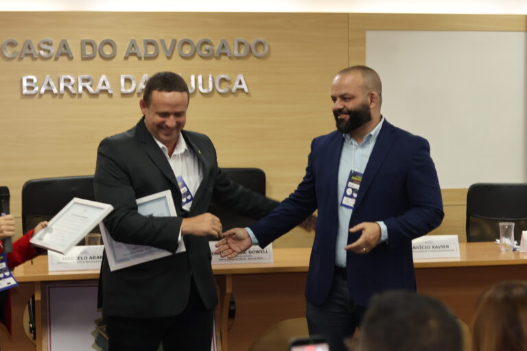Marcelo Arar e Fabricio Xavier foram homenageados em congresso na OAB da Barra da Tijuca (Foto: Paula Fairbairn)
