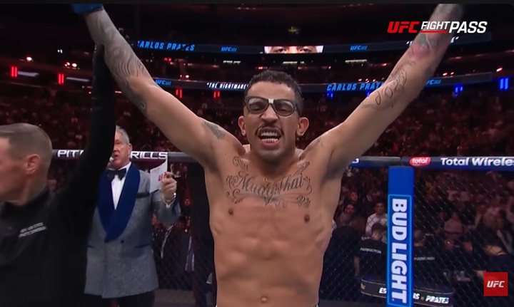 Com vitória sobre Leon Edwards, Carlos Prates ficou bem próximo de garantir uma disputa de cinturão nos meio-médios (Foto: Reprodução/UFC)