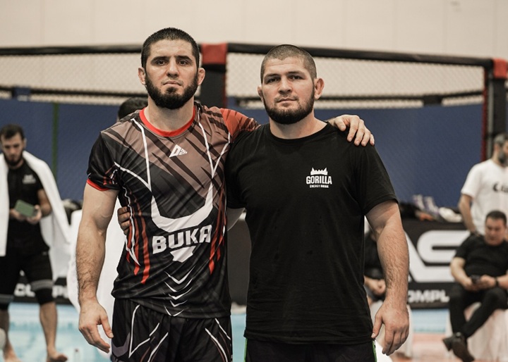 Em busca de um novo cinturão, Islam Makhachev tem em Khabib Nurmagomedov seu principal mentor e inspiração (Foto: Reprodução/Instagram)