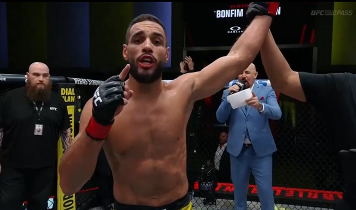 Gabriel Marretinha superou Randy Brown por nocaute técnico na luta principal do UFC Vegas 111 (Foto: Reprodução/UFC)