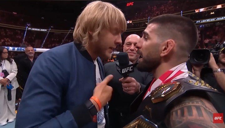 Paddy Pimblett chegou a fazer uma espécie de encarada com Topuria após o georgiano conquistar o cinturão dos leves no UFC 317 (Foto: Reprodução/UFC)