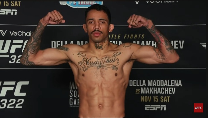 Carlos Prates falou abertamente sobre suas chances de vencer uma eventual luta contra Islam Makhachev pelo cinturão meio-médio (Foto: Reprodução/UFC)