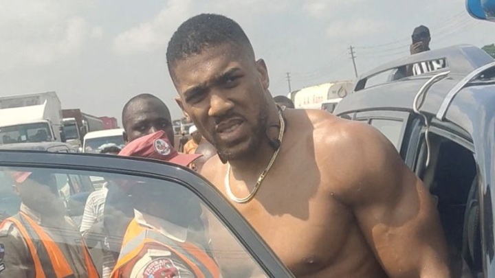 Os dois mortos no grave acidente ocorrido na Nigéria eram amigos de Anthony Joshua (Foto: Reprodução)