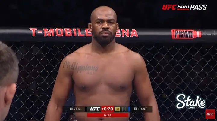 Jon Jones admite conversas para evento em junho, enquanto subida de Alex Poatan aos pesados alimenta possível superluta (Foto: Reprodução/UFC)