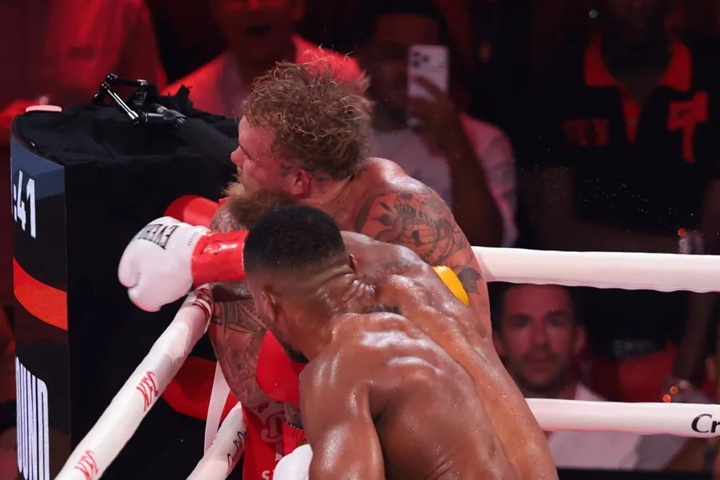 Anthony Joshua nocauteou Jake Paul, mas não gostou do seu desempenho ao longo do combate (Foto: Reprodução)