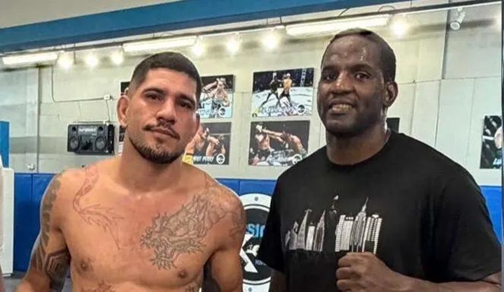 Fãs de MMA vêm discutindo sobre a possibilidade de Alex Poatan migrar para a divisão dos pesados num futuro próximo (Foto: Reprodução)