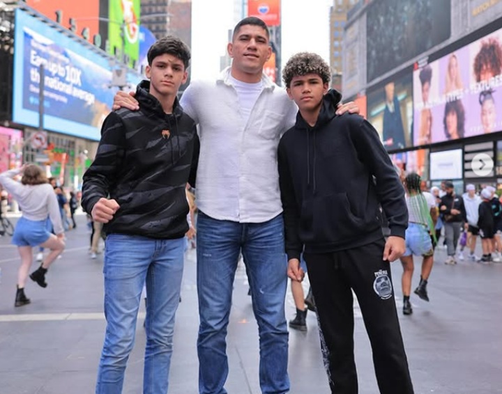 Filhos de Alex Poatan, Lohan e Alessandro Pereira devem seguir os passos do pai nas artes marciais (Foto: Reprodução/Instagram)