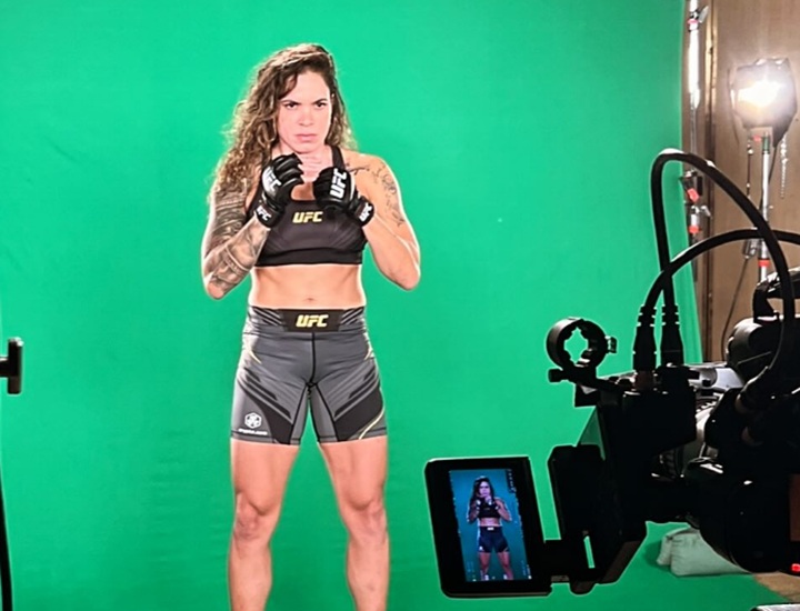 Após luta adiada contra Kayla Harrison, Amanda Nunes deixou claro que não lutará pelo cinturão interino peso-galo do UFC (Foto: Reprodução/Instagram)