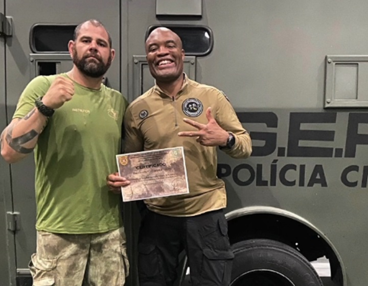 Ex-campeão peso-médio do UFC, Anderson Silva já vem manifestando, há anos, o desejo de se tornar policial nos Estados Unidos (Foto: Reprodução)