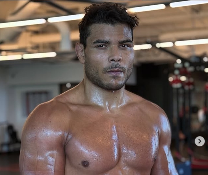 Paulo Borrachinha vai migrar para os meio-pesados e enfrentar o russo Azamat Murzakanov no card do UFC 327, em abril (Foto: Reprodução/Instagram)
