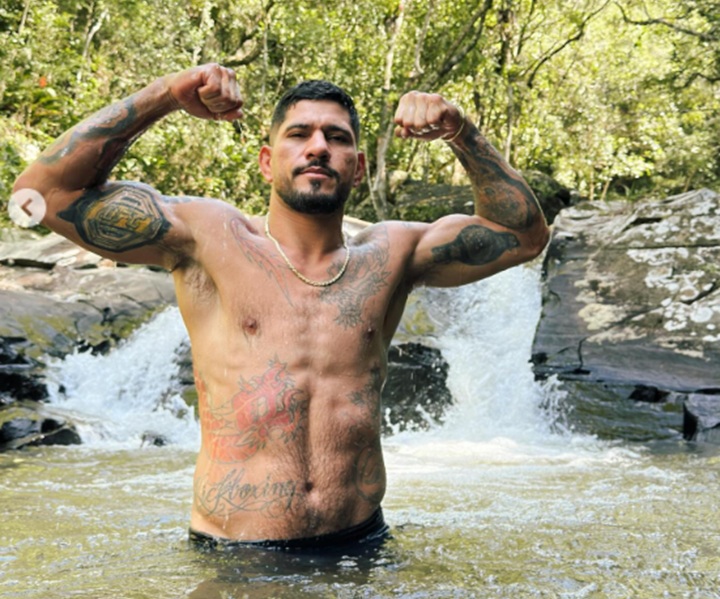 Alex Poatan sugere mudança de categoria e aumenta expectativa por possível terceiro cinturão no UFC (Foto: Reprodução)