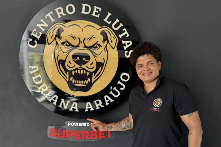 Adriana Araújo sonha em retornar à ação na terceira edição do Outboxing Fight Night (Foto: Reprodução/ Instagram)