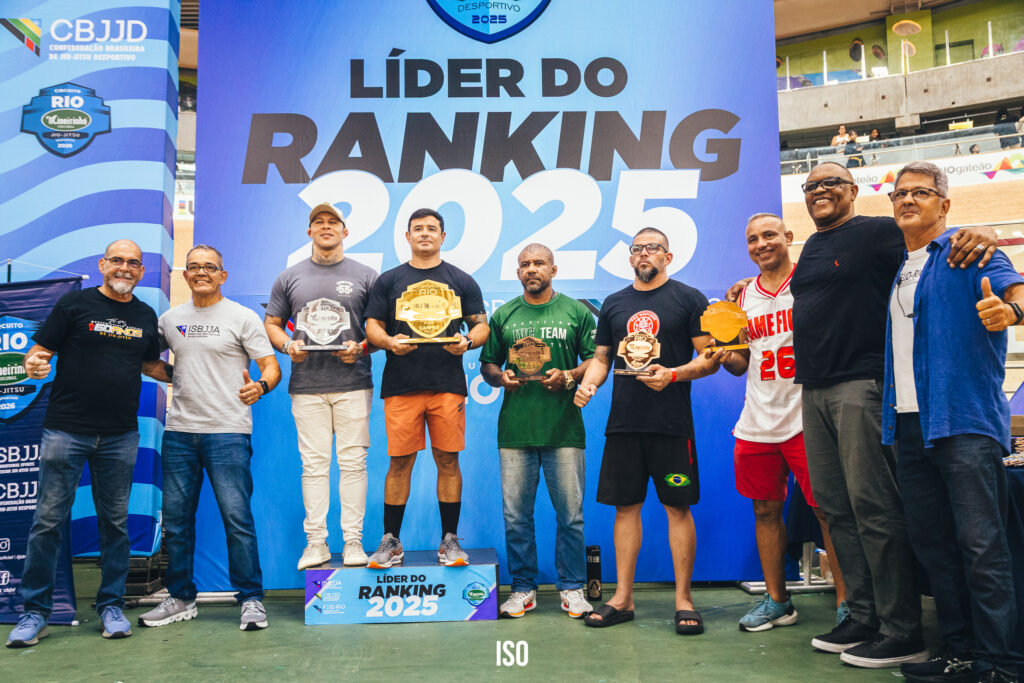 Além dos atletas, principais equipes da temporada 2025 também foram premiadas (Foto: ISO)