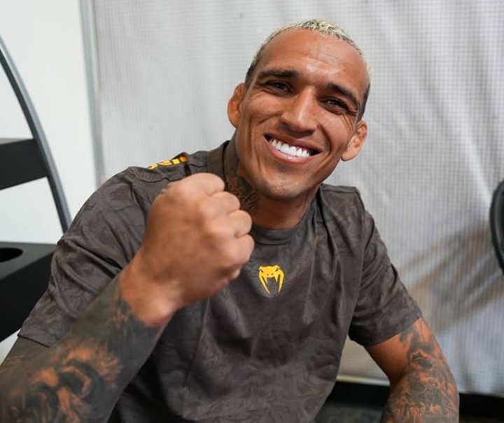 Charles do Bronx projeta postura agressiva na revanche contra Holloway e mira vitória pela via rápida no UFC 326 (Foto: Reprodução/UFC)