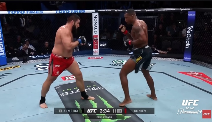 Derrotado no UFC Vegas 113, Jailton Malhadinho deve retornar à divisão dos meio-pesados visando sua continuidade no UFC (Foto: Reprodução/UFC)