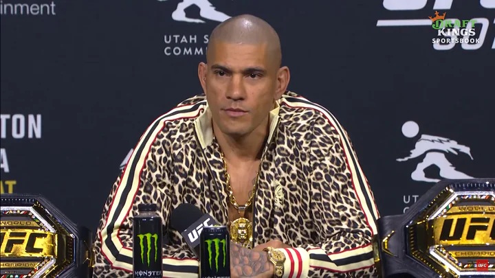 Alex Poatan não esconde o desejo de lutar no peso-pesado para buscar o sonhado e inédito terceiro cinturão dentro do UFC (Foto: Reprodução)