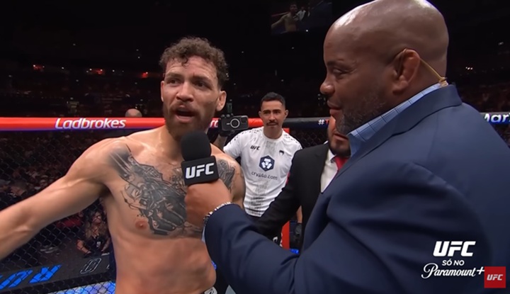 Maurício Ruffy chegou à nona posição no ranking peso-leve após boa vitória sobre Rafael Fiziev no UFC 325 (Foto: Reprodução/UFC)