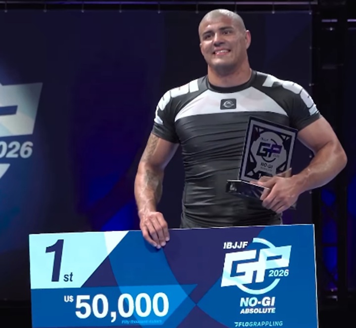 Victor Hugo superou três adversários para ficar com o título do GP absoluto No-Gi da IBJJF (Foto: Reprodução/IBJJF)