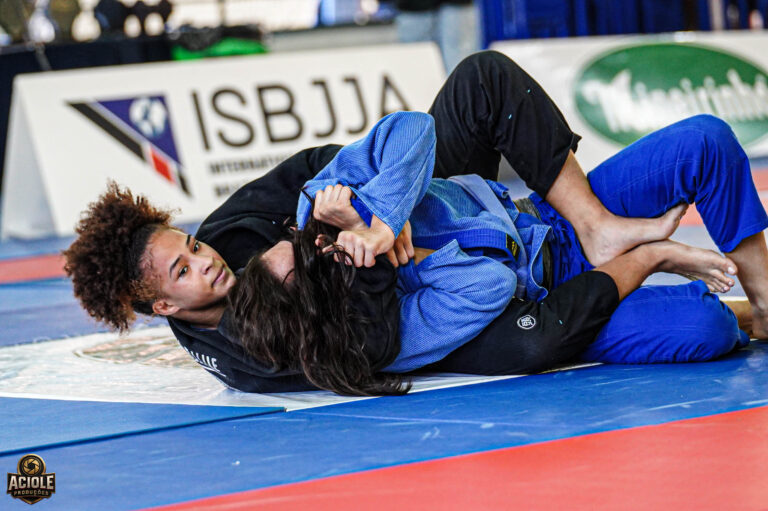 Mulheres abrilhantaram o Saquarema Summer National Open, 2026, que teve lutas de alto nível (Foto: Aciole Produções)