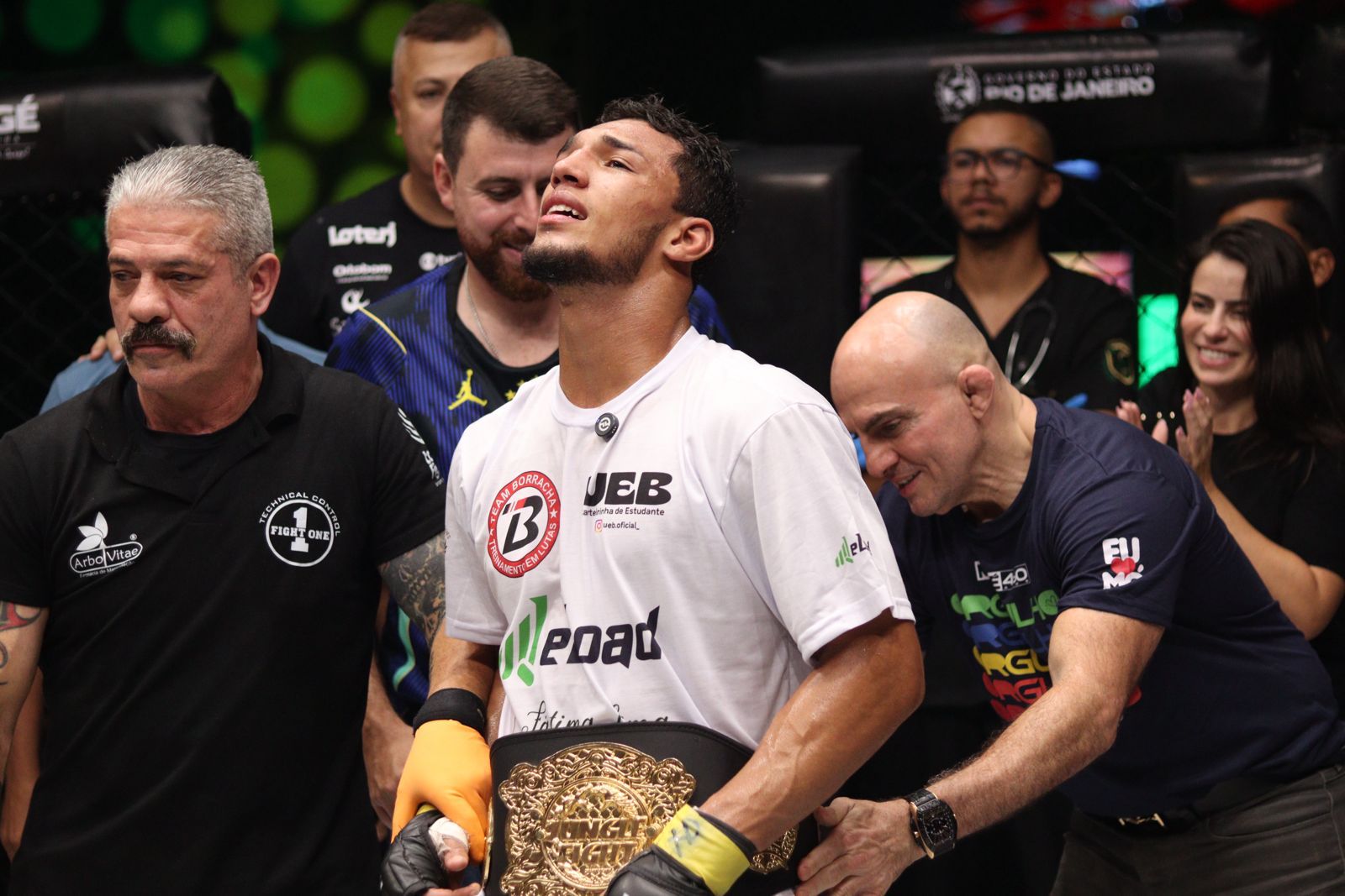 Alan Adler venceu Anderson Leal por nocaute técnico na luta principal do Jungle Fight 147 (Foto: Hugo Elevaty Esportes)
