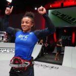 Cássia Moura, de apenas 20 anos, venceu Ffion Davies e se tornou a primeira campeã peso-galo do UFC BJJ (Foto: Chris Unger/Zuffa LLC)