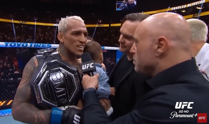 Charles do Bronx derrotou Max Holloway na luta principal do UFC 326 e conquistou o cinturão "BMF" (Foto: Reprodução/UFC)