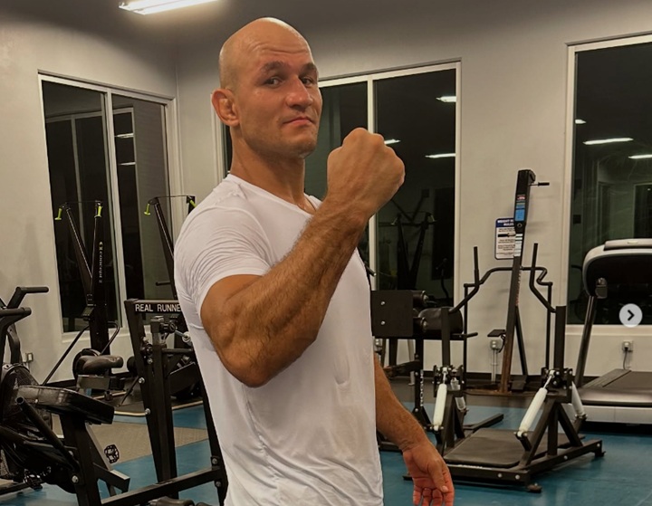 Aos 42 anos, Junior Cigano vai enfrentar Robelis Despaigne em duelo de MMA no dia 16 de maio (Foto: Reprodução/Instagram)