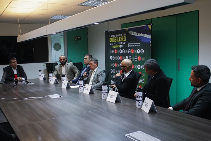 Debate sobre a regulamentação da profissão de artes marciais ocorreu na Premium Office Precatório (Foto: Elevaty Esportes)