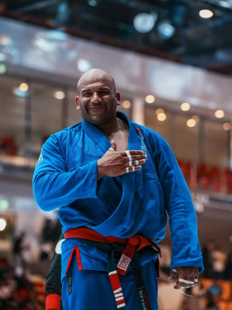 Dr. Porrada é faixa-preta de Jiu-Jitsu, competidor assíduo dos principais torneios e médico (Foto: Reprodução)