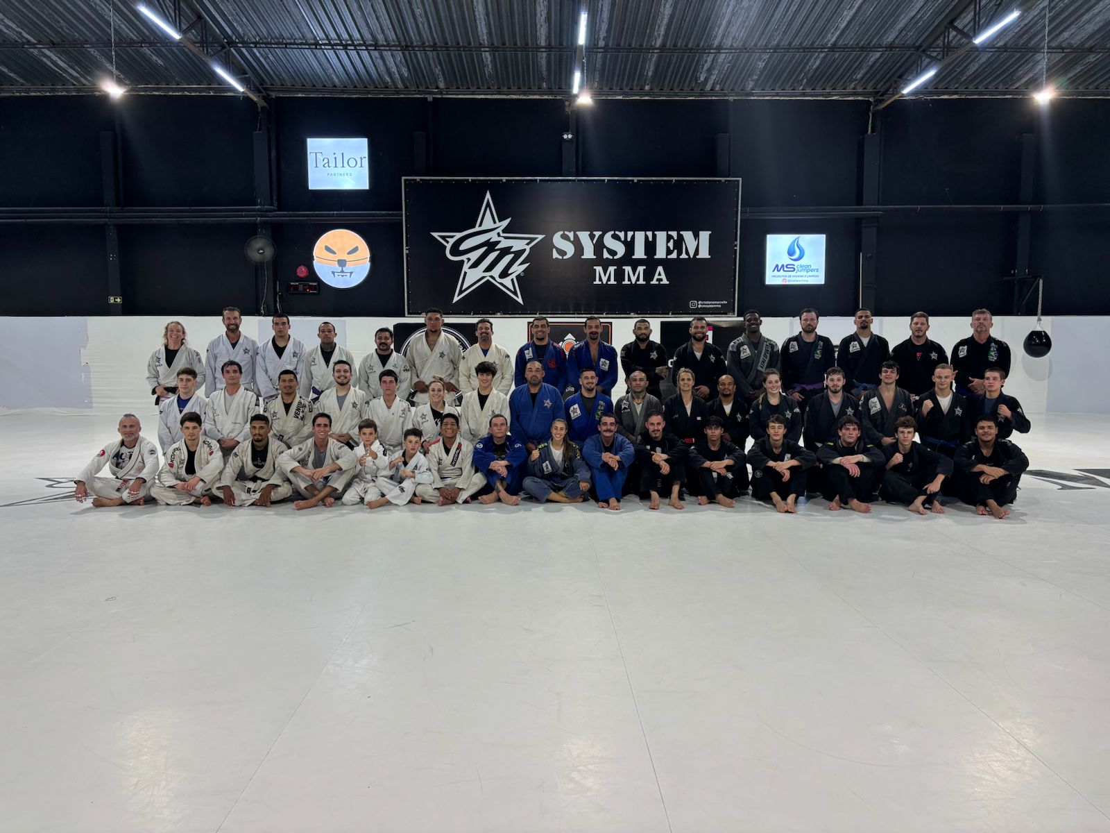 CMSystem viveu mês de março recheado de vitórias e quer mais em 2026 (Foto: Divulgação)