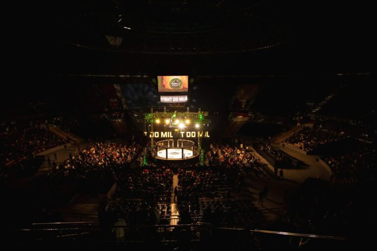 GP paga R$ 1 milhão aos campeões, dividido igualmente no masculino e no feminino (Foto: Jungle Fight)