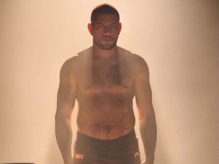 Alex Poatan mostra evolução física para duelo contra Ciryl Gane e anima fãs sobre adaptação na nova categoria (Foto: Reprodução/Instagram)