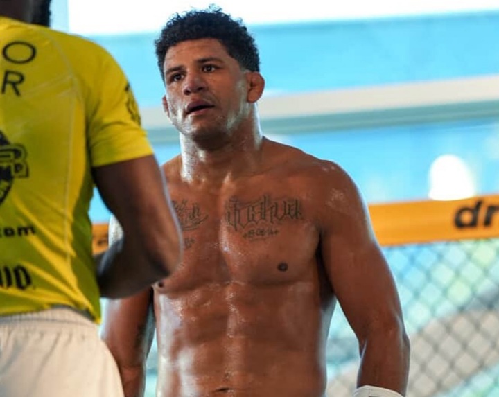 Gilbert Durinho relembra episódio marcante antes da luta em 2020 e admite que usou situação como motivação dentro do octógono (Foto: Reprodução/Instagram)