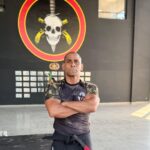 Policial da tropa de elite do Rio de Janeiro e faixa-preta com mais de 25 anos de carreira, ele desenvolve instrução técnica funcional baseada em controle, contenção e resposta sob pressão (Foto: Arquivo Pessoal)