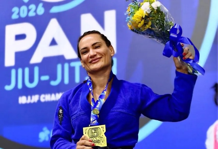 Simone Pinheiro vem se aventurando no adulto e colhendo grandes resultados (Foto: @johnphotography00)