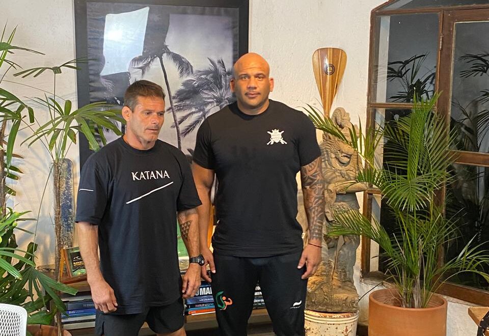André Bintang e Antônio Assef, o Dr. Porrada, durante a gravação do podcast do Pura Connection (Foto: Reprodução)