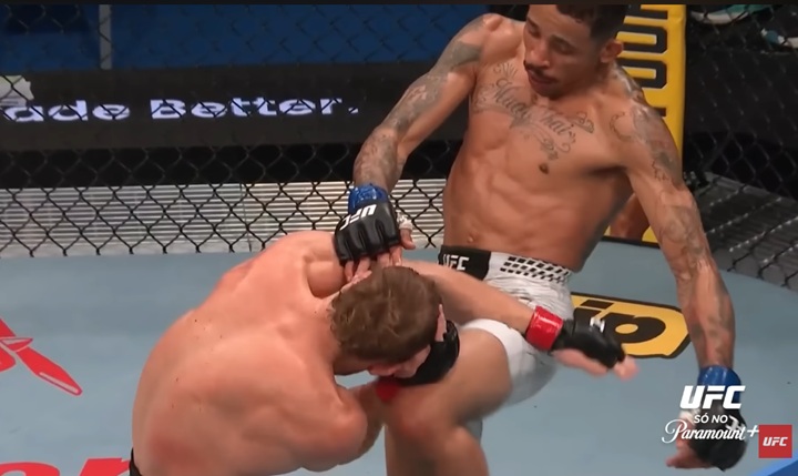 Carlos Prates assumiu a segunda colocação no ranking dos meio-médios após derrotar o ex-campeão Jack Della Maddalena no UFC Perth (Foto: Reprodução/UFC)